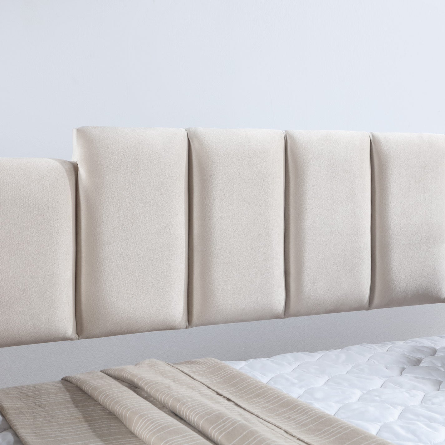 Velvet Daybed with Trundle Upholstered Tufted Sofa Bed, both Twin Size, Beige