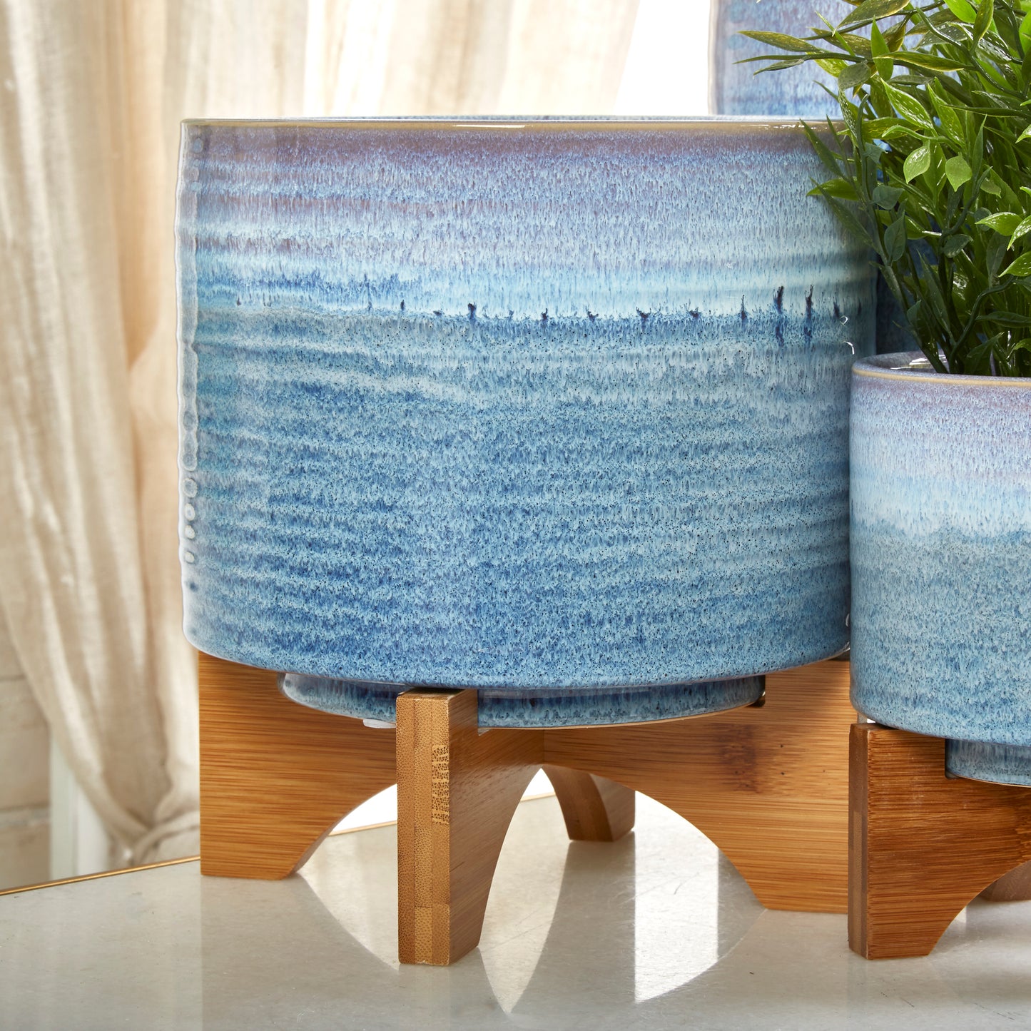 CERAMIC 8" PLANTER ON STAND, BLUE FADE